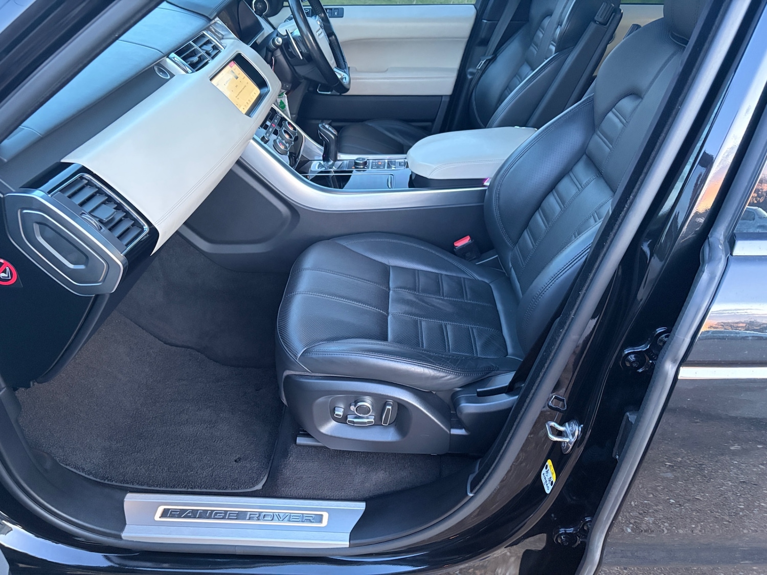 Used Land Rover Range Rover Sport 2018 for sale - 77888268: Photo 14