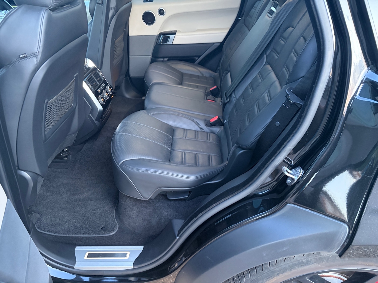 Used Land Rover Range Rover Sport 2018 for sale - 77888268: Photo 2