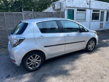 Used Toyota Yaris 2014 for sale - 79383599: Photo