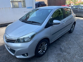 Used Toyota Yaris 2014 for sale - 79383599: Photo