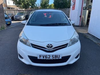 Used Toyota Yaris 2012 for sale - 79549136: Photo