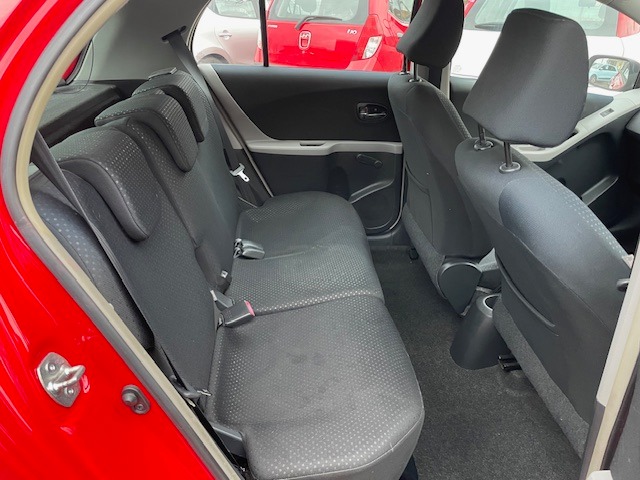 Used Toyota Yaris 2010 for sale - 77667966: Photo 8