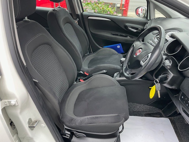 Used Fiat Punto 2017 for sale - 77666700: Photo 9