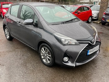 Used Toyota Yaris 2015 for sale - 77151706: Photo