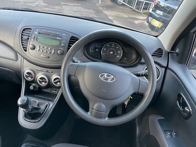 Used Hyundai i10 2011 for sale - 76932330: Photo 10