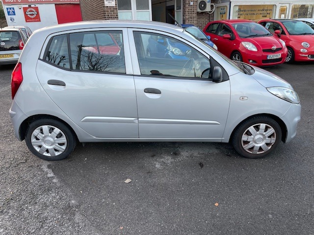 Used Hyundai i10 2011 for sale - 76932330: Photo 3