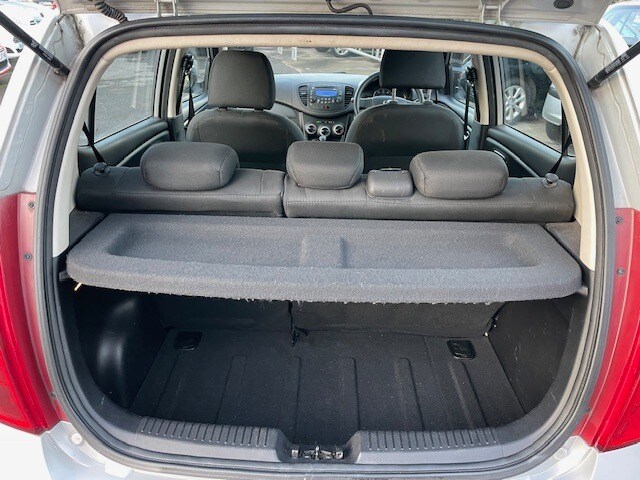 Used Hyundai i10 2011 for sale - 76932330: Photo 7