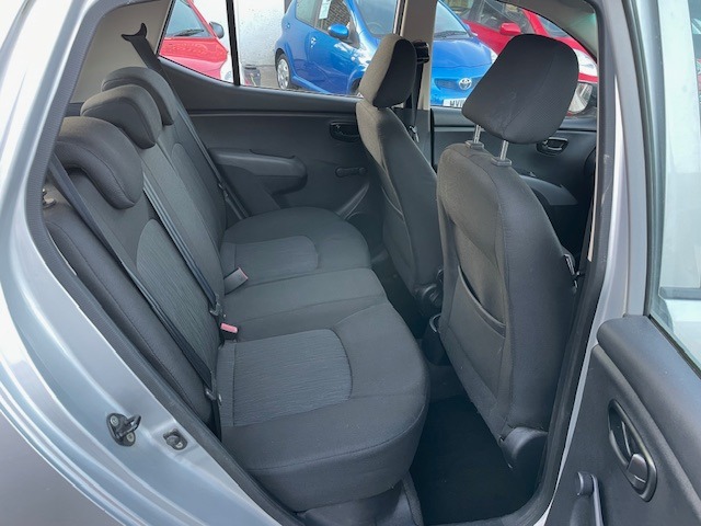 Used Hyundai i10 2011 for sale - 76932330: Photo 8