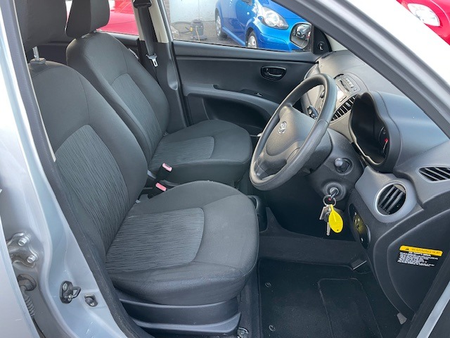 Used Hyundai i10 2011 for sale - 76932330: Photo 9