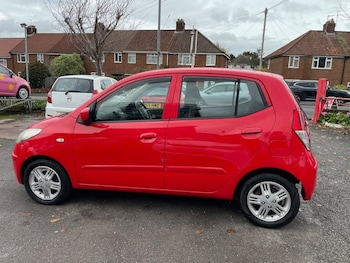 Used Hyundai i10 2010 for sale - 76545728: Photo