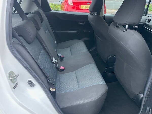 Used Toyota Yaris 2012 for sale - 76321802: Photo 8