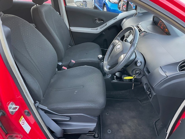 Used Toyota Yaris 2011 for sale - 76922057: Photo 9