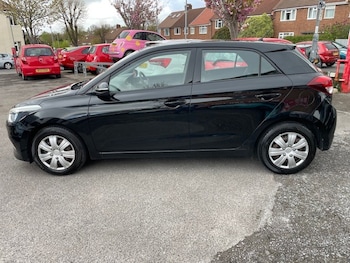 Used Hyundai i20 2017 for sale - 78255234: Photo