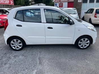 Used Hyundai i10 2013 for sale - 79392372: Photo
