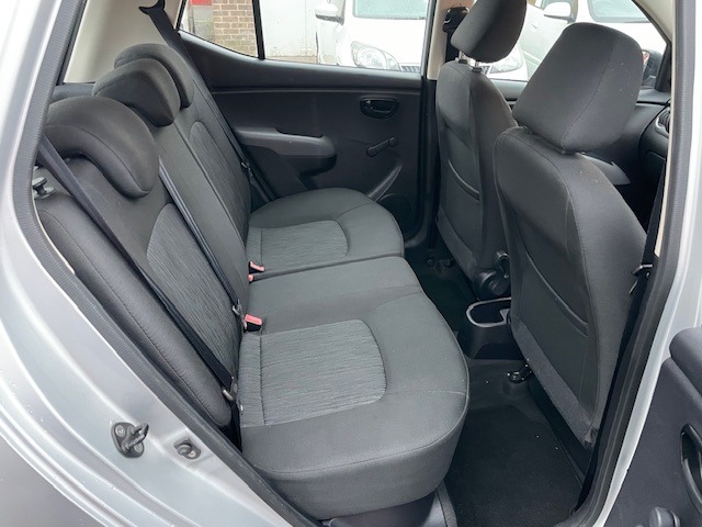 Used Hyundai i10 2011 for sale - 76615720: Photo 8