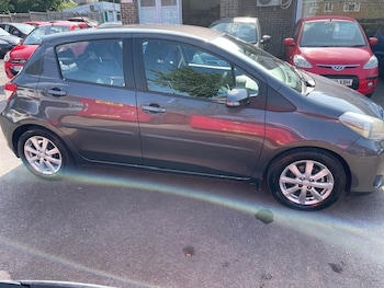 Used Toyota Yaris 2012 for sale - 75604674: Photo