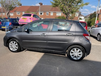 Used Toyota Yaris 2012 for sale - 75604674: Photo