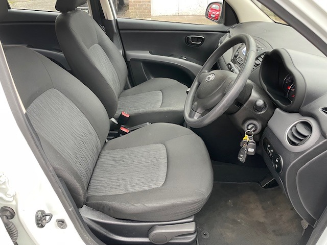 Used Hyundai i10 2012 for sale - 76452618: Photo 9