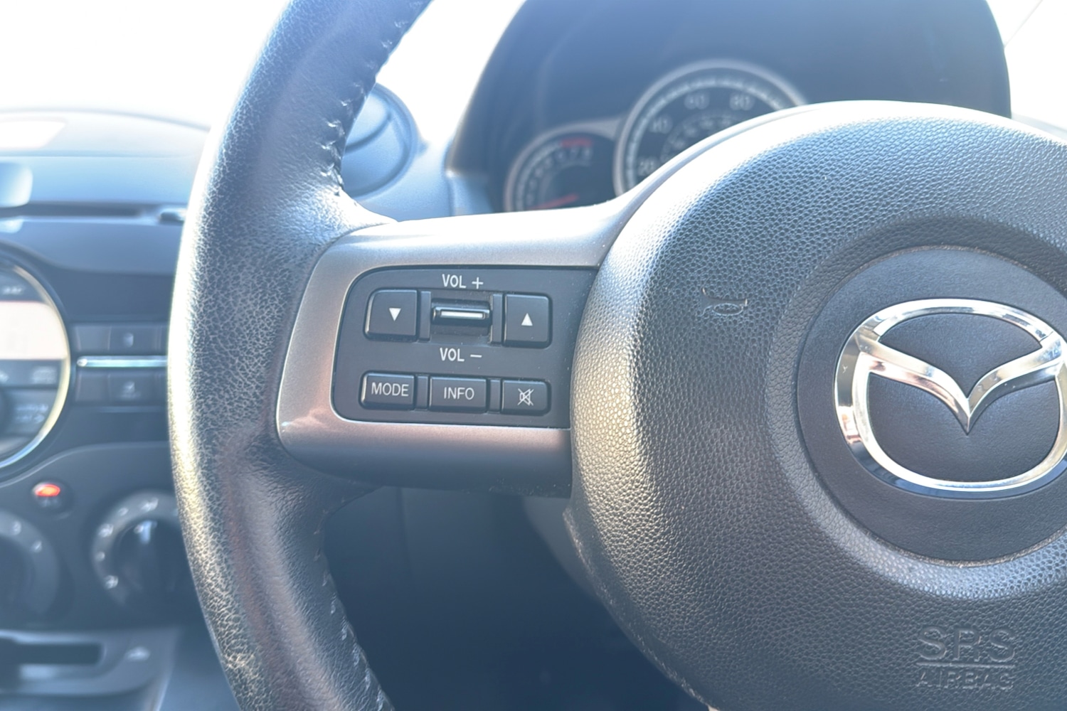 Used Mazda Mazda2 2013 for sale - 76339406: Photo 17