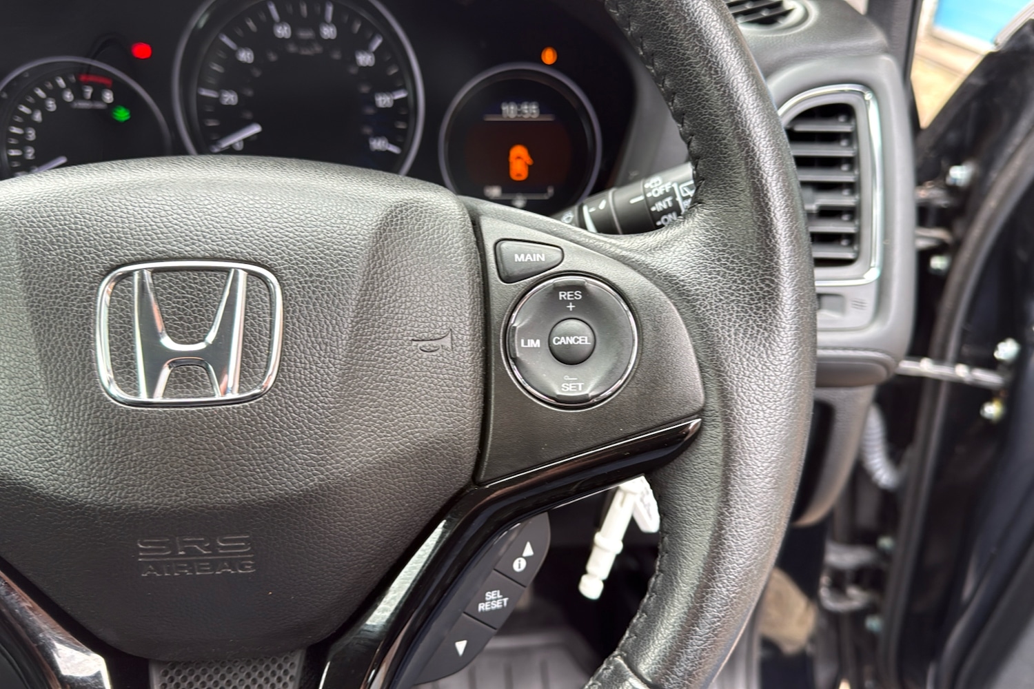 Honda Hr V 1.5 I Vtec Se Suv 5dr Petrol Manual Euro 6 s/s 130 Ps Petrol - Picture 18 of 24