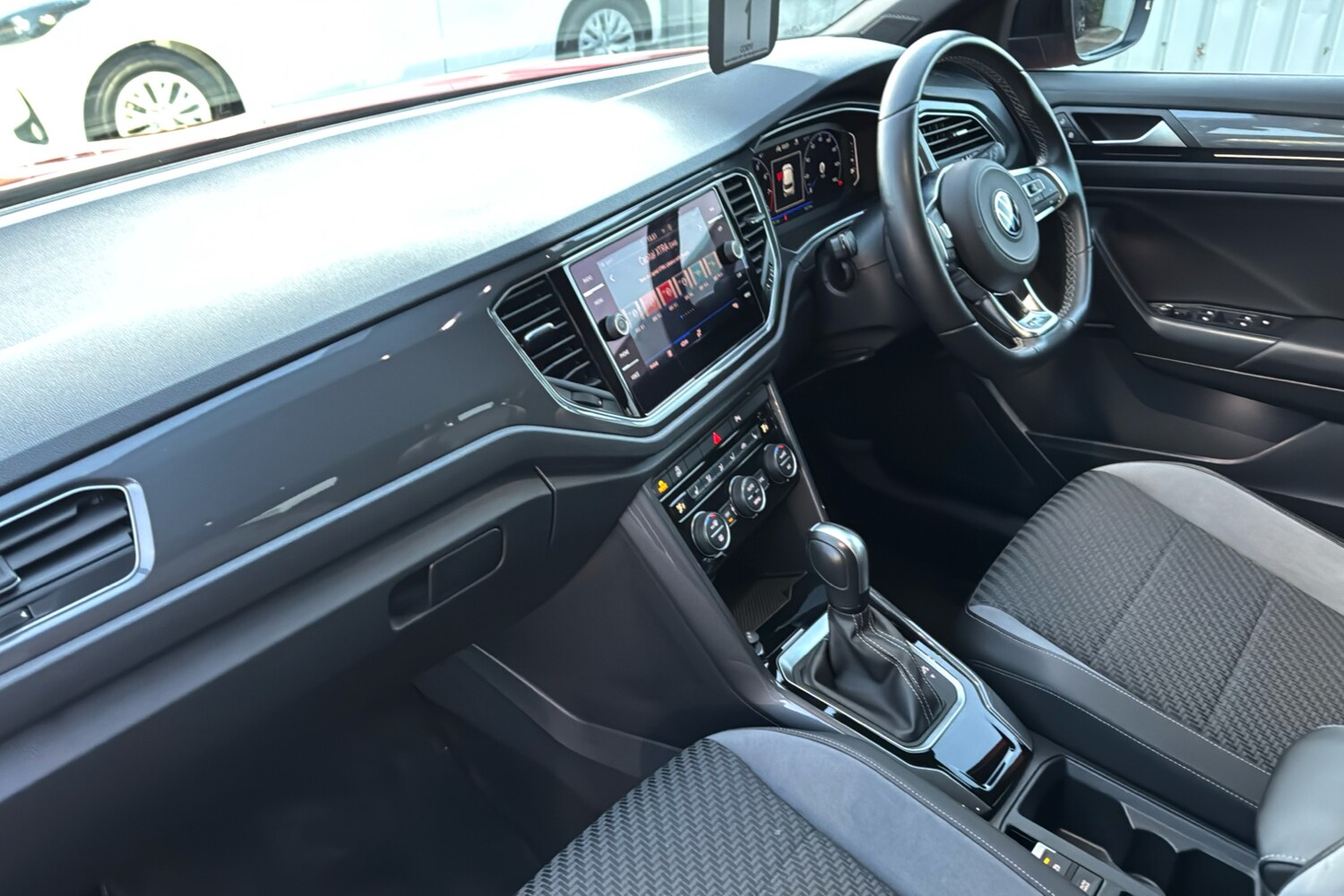 Used Volkswagen T-Roc 2022 for sale - 76757309: Photo 11