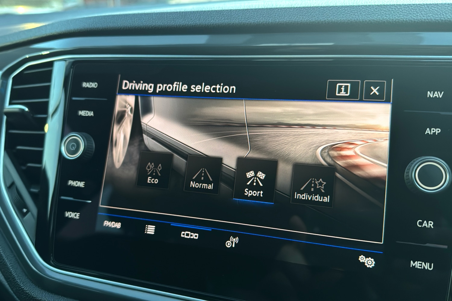 Used Volkswagen T-Roc 2022 for sale - 76757309: Photo 32