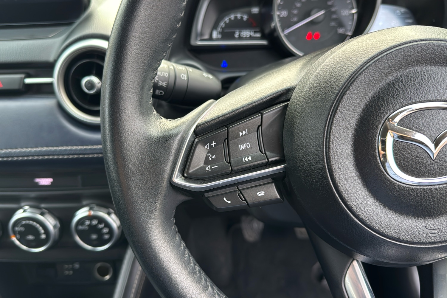 Used Mazda Mazda2 2023 for sale - 76380252: Photo 17