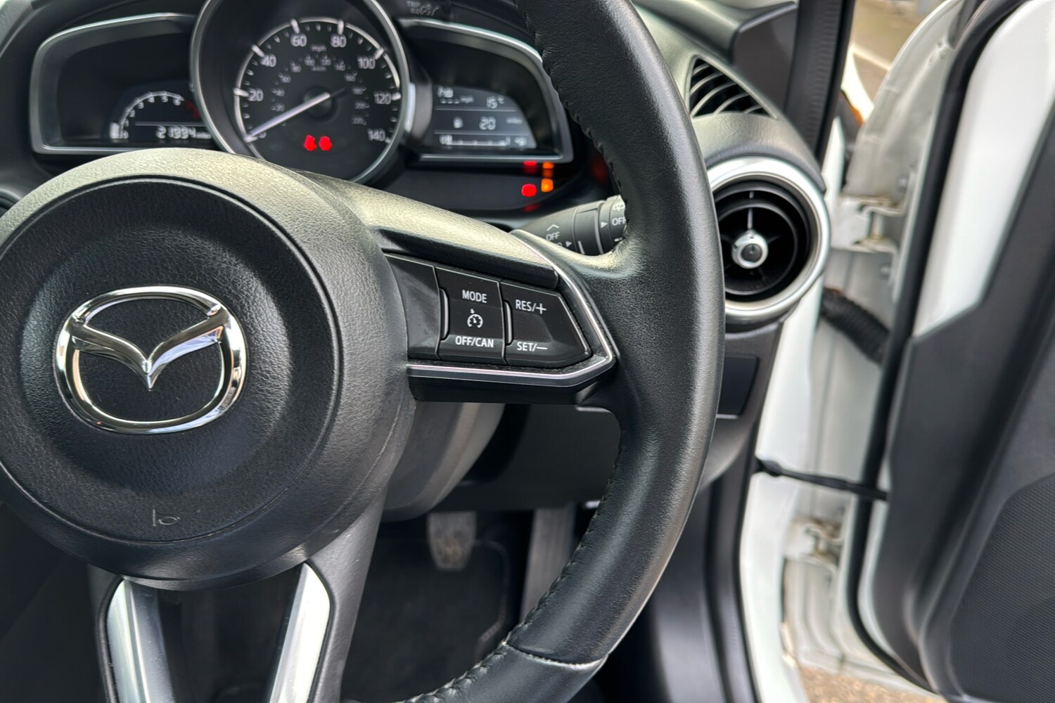 Used Mazda Mazda2 2023 for sale - 76380252: Photo 18