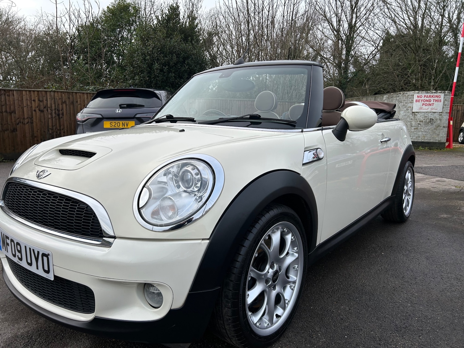 Used MINI Convertible 2009 for sale - 77195750: Photo 10