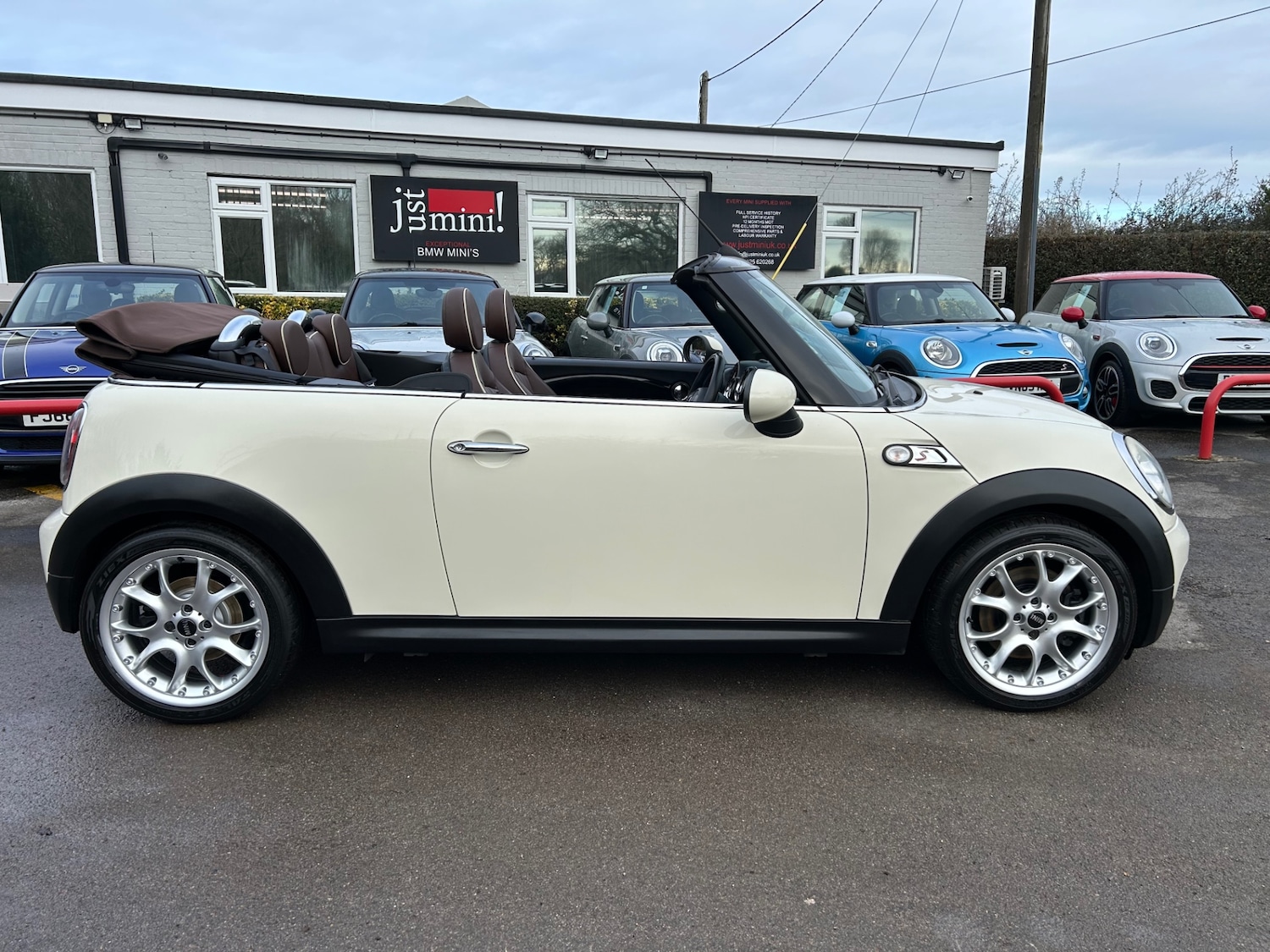 Used MINI Convertible 2009 for sale - 77195750: Photo 2