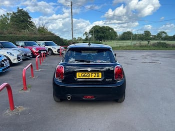 Used MINI Hatch 2019 for sale - 79653457: Photo