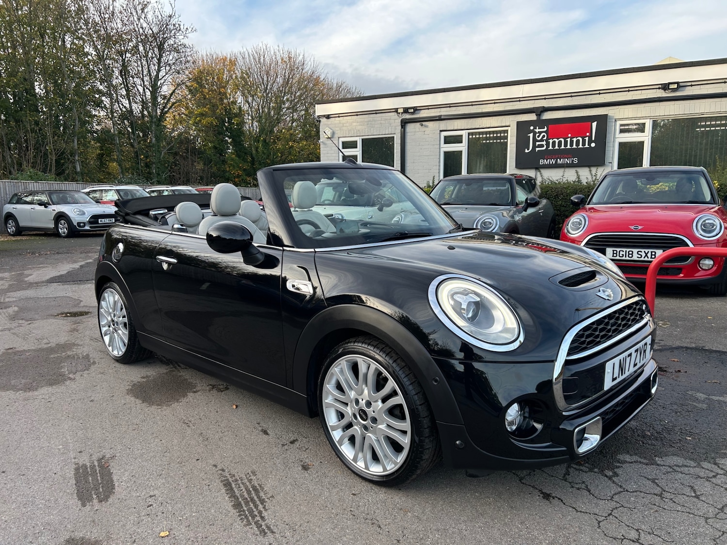 Used MINI Convertible 2017 for sale - 76543077: Photo 1