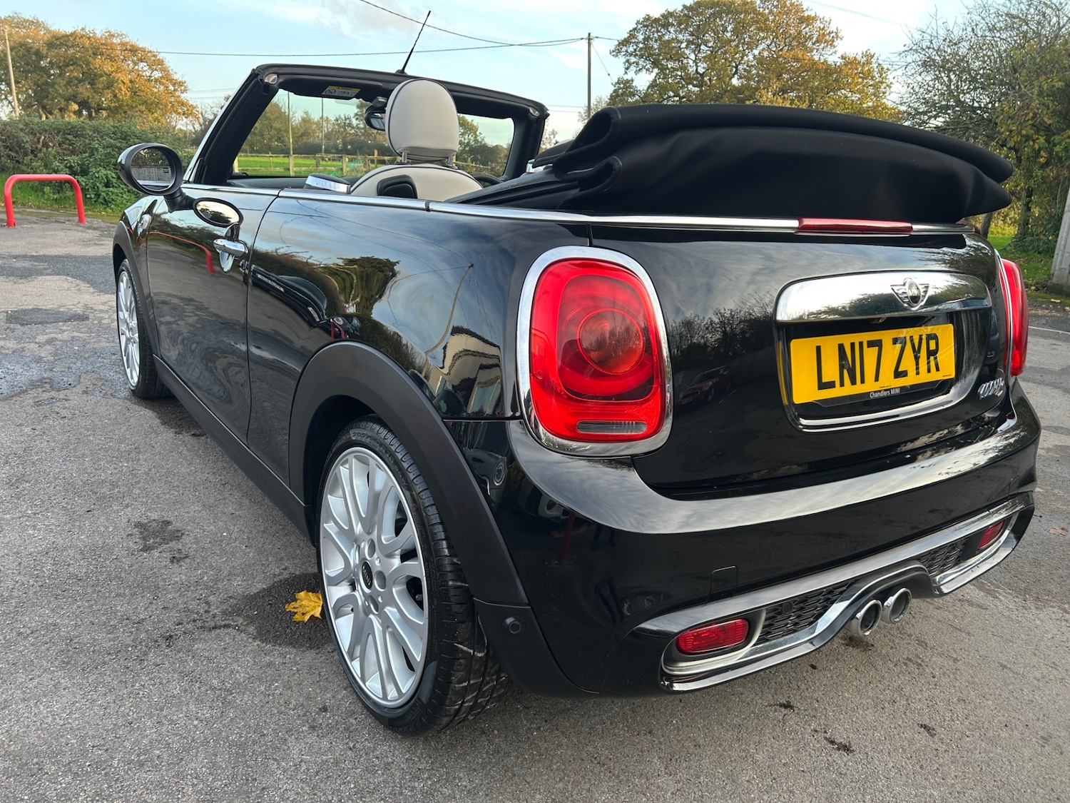 Used MINI Convertible 2017 for sale - 76543077: Photo 11