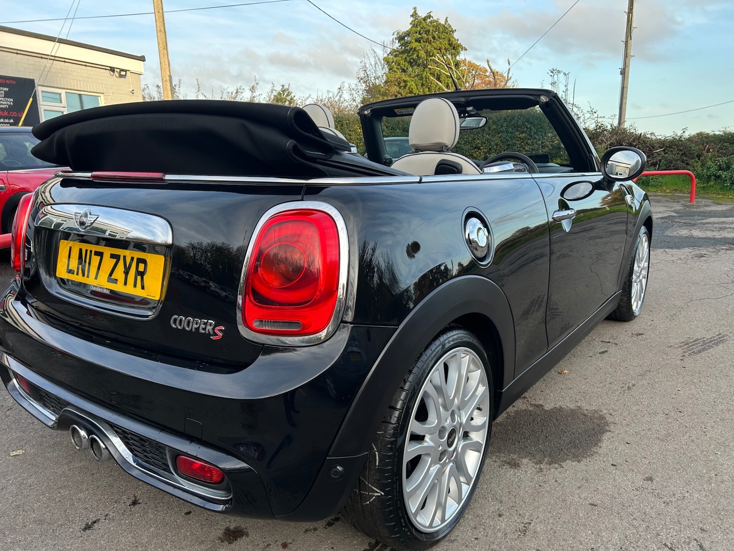 Used MINI Convertible 2017 for sale - 76543077: Photo 12