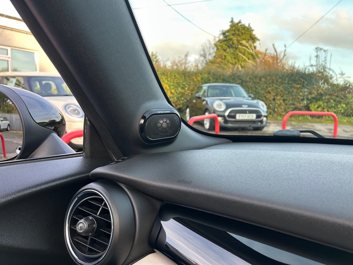 Used MINI Convertible 2017 for sale - 76543077: Photo 18