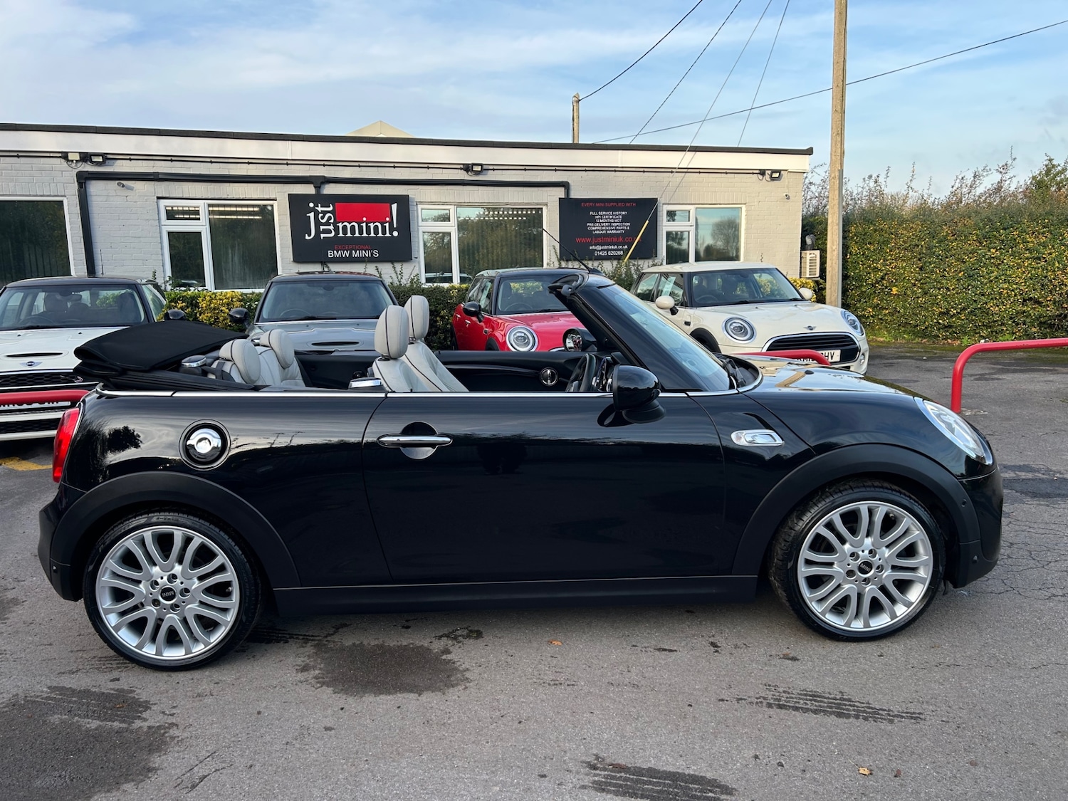Used MINI Convertible 2017 for sale - 76543077: Photo 2