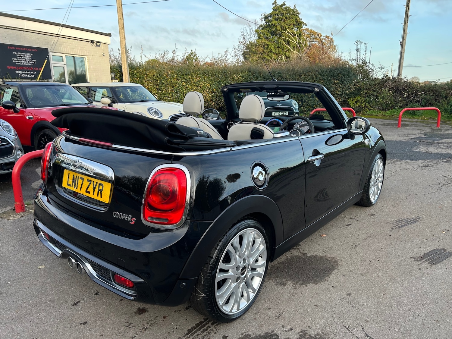 Used MINI Convertible 2017 for sale - 76543077: Photo 3