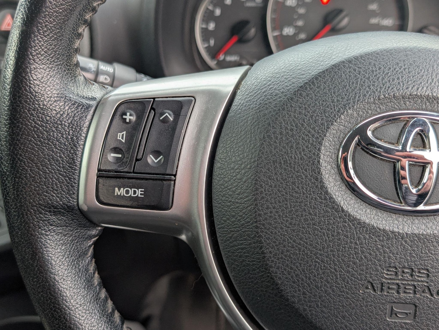 Used Toyota Yaris 2014 for sale - 77326217: Photo 44