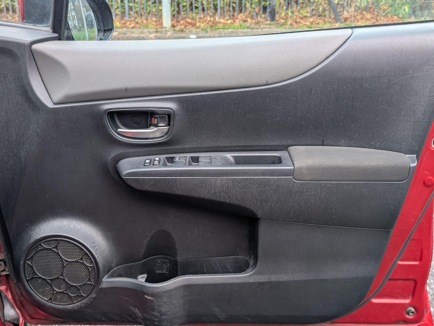 Used Toyota Yaris 2014 for sale - 77326217: Photo 57