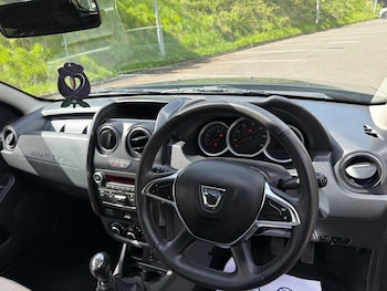 Used Dacia Duster 2017 for sale - 78562256: Photo