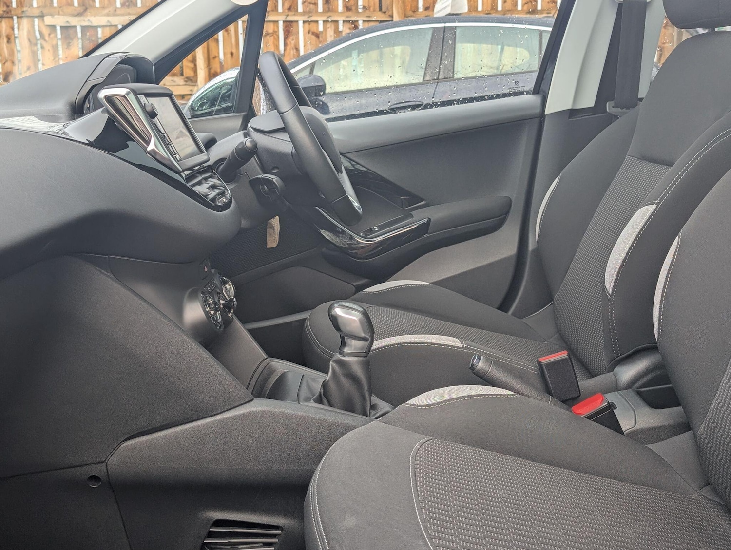 Used Peugeot 208 2014 for sale - 77326207: Photo 24