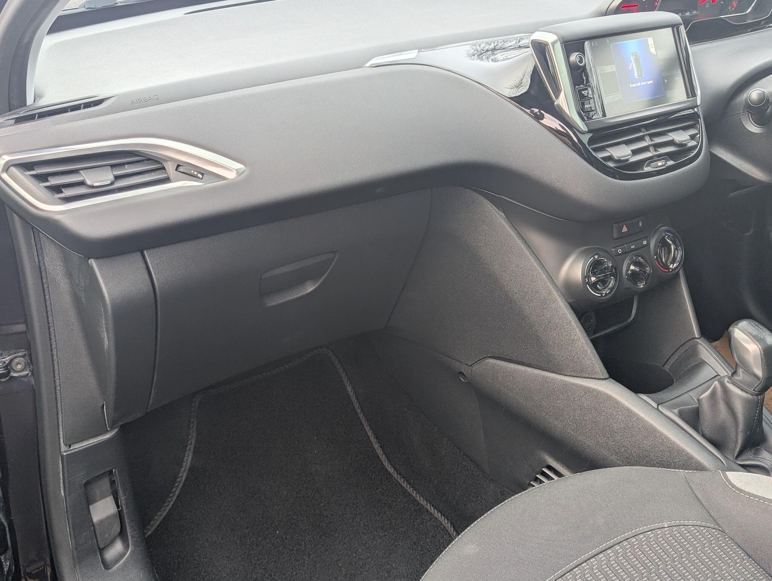 Used Peugeot 208 2014 for sale - 77326207: Photo 26