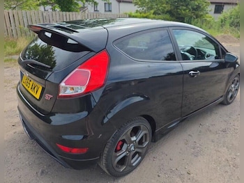 Used Ford Fiesta 2015 for sale - 79452916: Photo