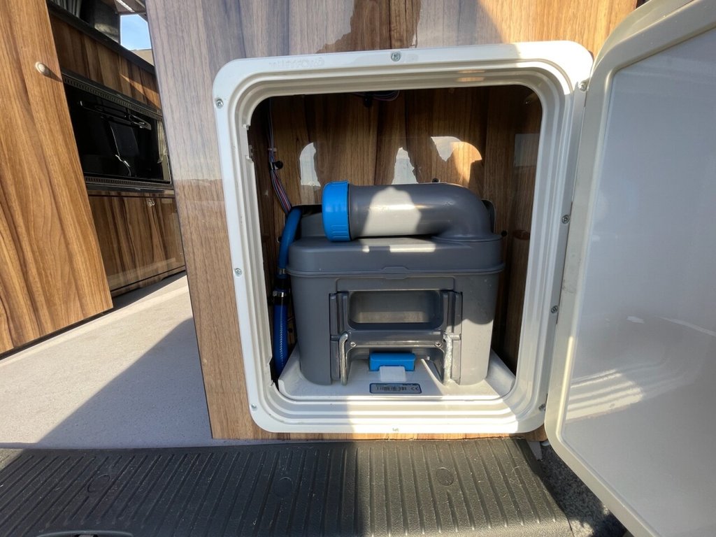 Used Volkswagen Transporter 2018 for sale - 76279380: Photo 35