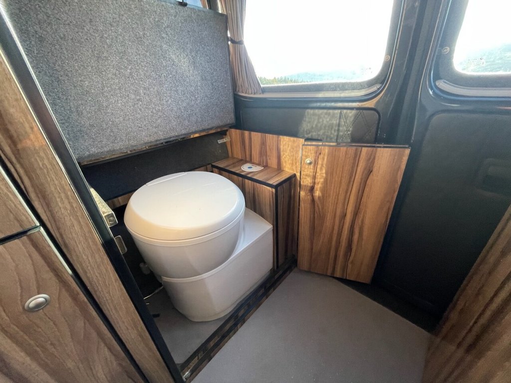 Used Volkswagen Transporter 2018 for sale - 76279380: Photo 36