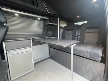 Used Volkswagen Transporter 2018 for sale - 79328015: Photo