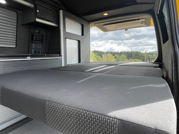 Used Volkswagen Transporter 2018 for sale - 79328015: Photo