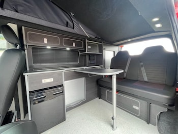 Used Volkswagen Transporter 2019 for sale - 76106127: Photo 2
