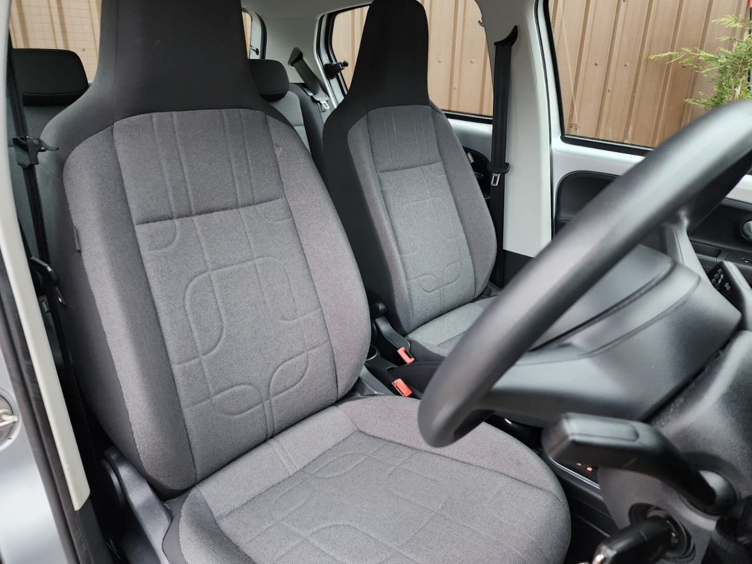 Used Volkswagen up! 2014 for sale - 77213424: Photo 6