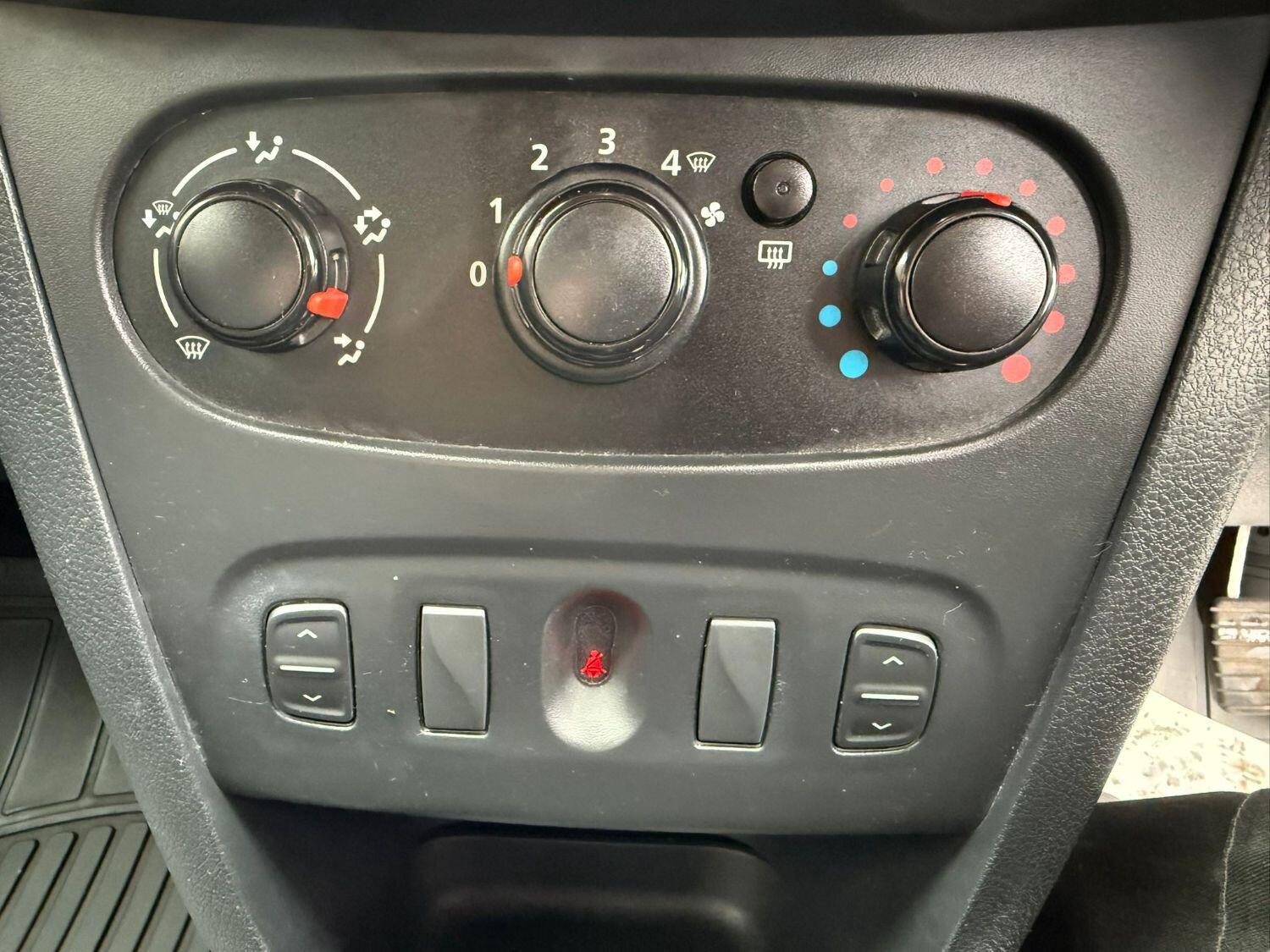 Used Dacia Sandero 2016 for sale - 76128903: Photo 8